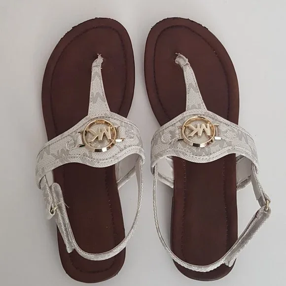 Girl's MICHAEL KORS MK Logo Plate White Thong Sandals Size 4 - Picture 2 of 13